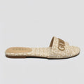 Guess Sandalia Slip On Beige Bordado G Blanco Todo Suela Café Oscuro | Photo Studio AI | 1