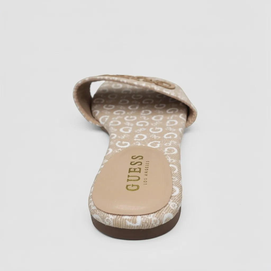 Guess Sandalia Slip On Beige Bordado G Blanco Todo Suela Café Oscuro | Photo Studio AI | 3