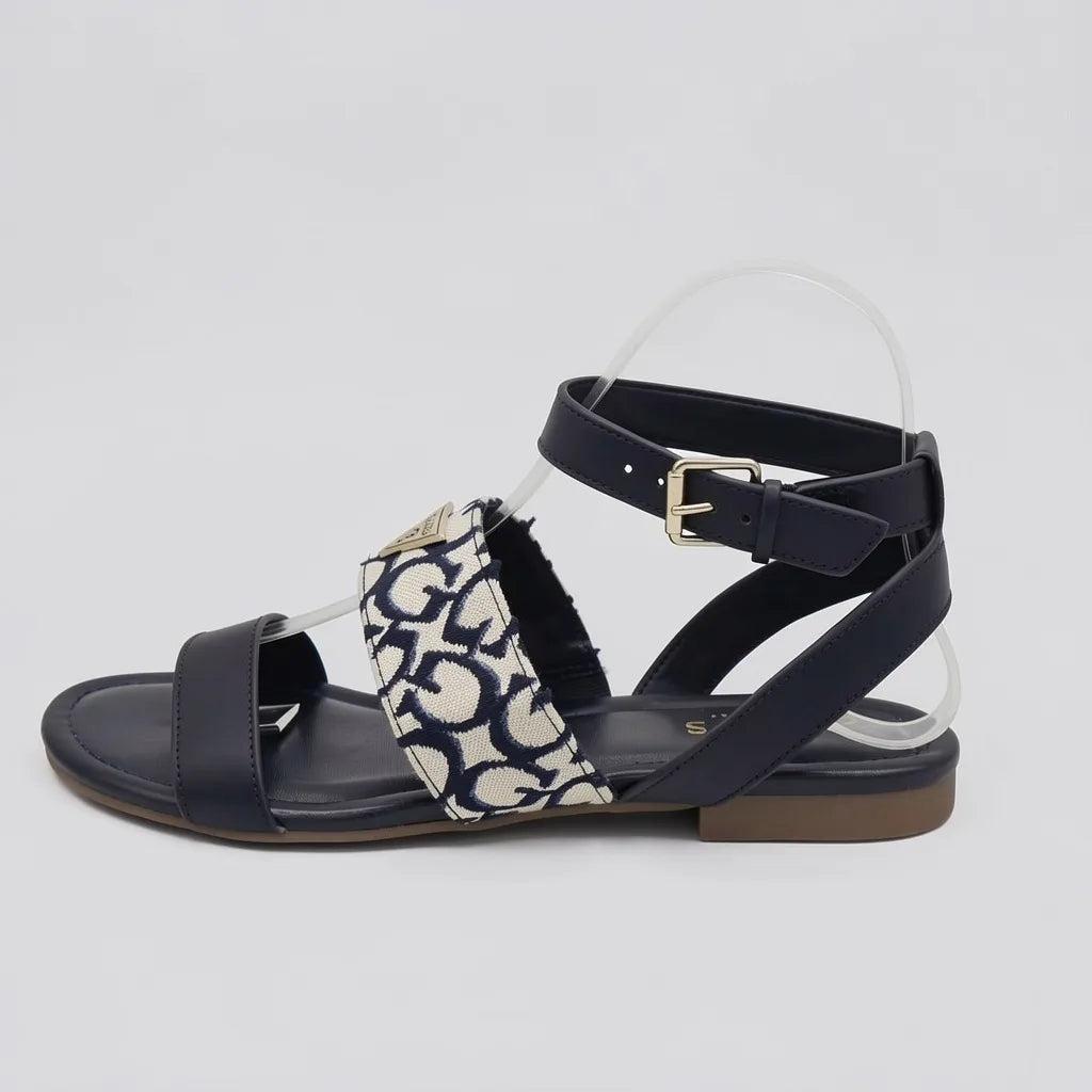 Guess Sandalia Tiras Azul Marino Estampado G Beige Empeine Suela Café Claro | Photo Studio AI | 2