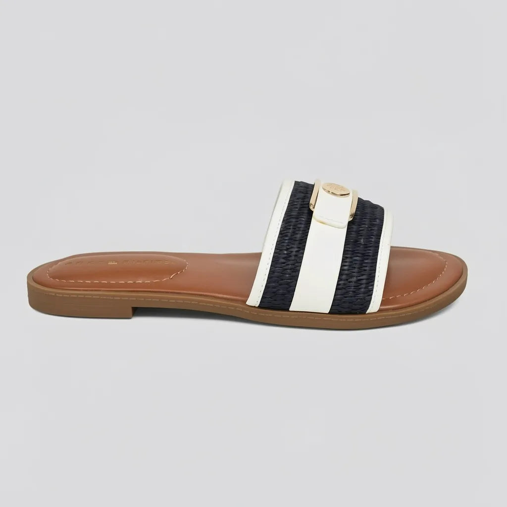 Tommy Sandalia Slip On Blanco Hebilla Azul Empeine Suela Café | Photo Studio AI | 2