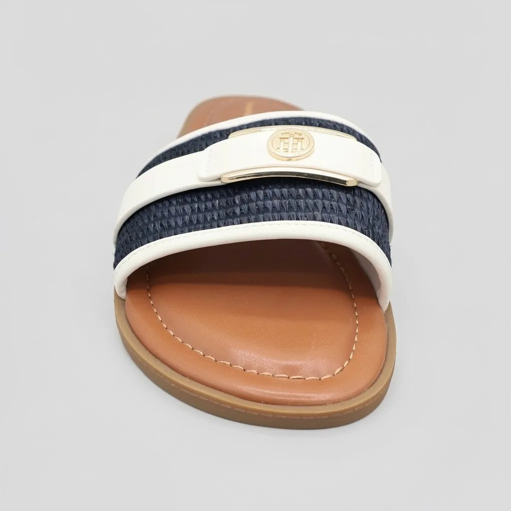 Tommy Sandalia Slip On Blanco Hebilla Azul Empeine Suela Café | Photo Studio AI | 3