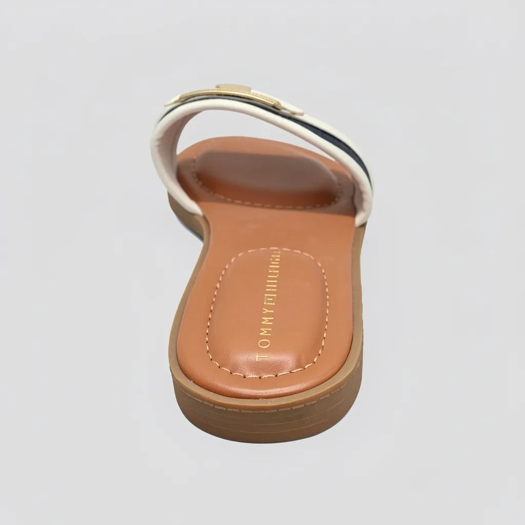 Tommy Sandalia Slip On Blanco Hebilla Azul Empeine Suela Café | Photo Studio AI | 4