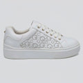 Guess Tenis Plataforma Blanco Estampado G Café Claro Lateral Suela Blanca | Photo Studio AI | 1