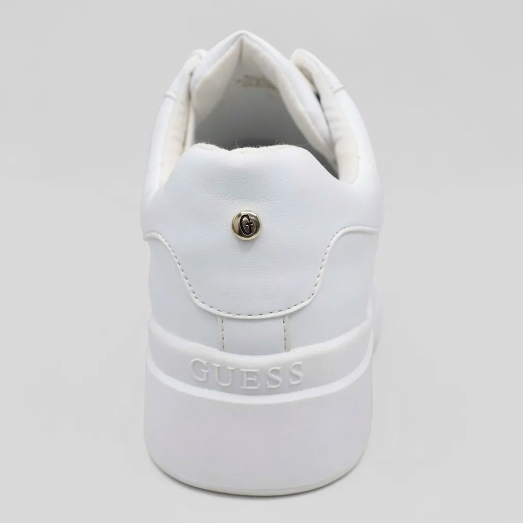 Guess Tenis Plataforma Blanco Estampado G Café Claro Lateral Suela Blanca | Photo Studio AI | 4