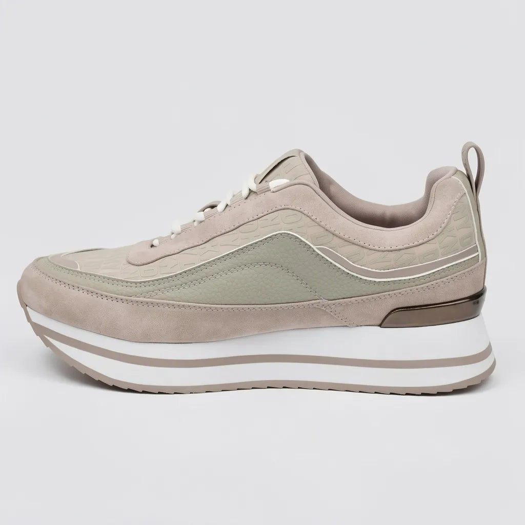 DKNY Tenis Deportivo/ Casual Beige Placa N/A Talón Suela Blanca/ gris | Photo Studio AI | 2