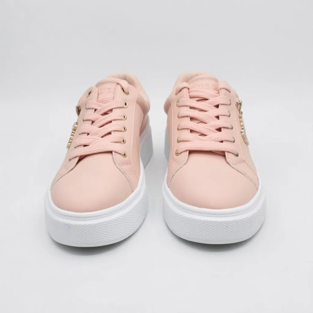 Guess Tenis Plataforma Rosado Cadena Dorado Lateral Suela Blanca | Photo Studio AI | 5