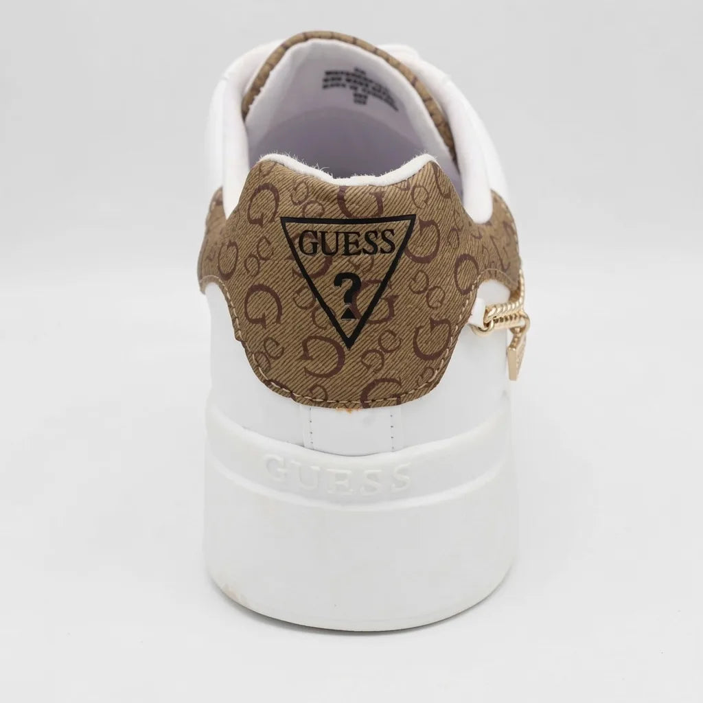 Guess Tenis Plataforma Blanco Estampado G Café Claro Talón Suela Blanca | Photo Studio AI | 4