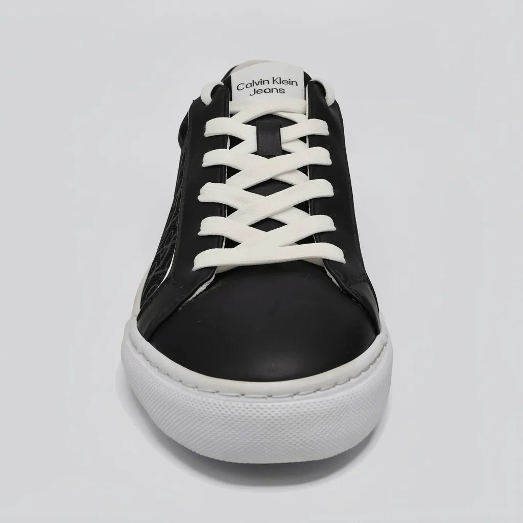 Calvin Klein Tenis Moderno Negro Estampado N/A Lateral Suela Blanca | Photo Studio AI | 4