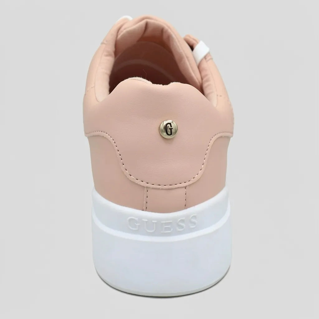 Guess Tenis Plataforma Rosado Estampado G Dorado Lateral Suela Blanca | Photo Studio AI | 4
