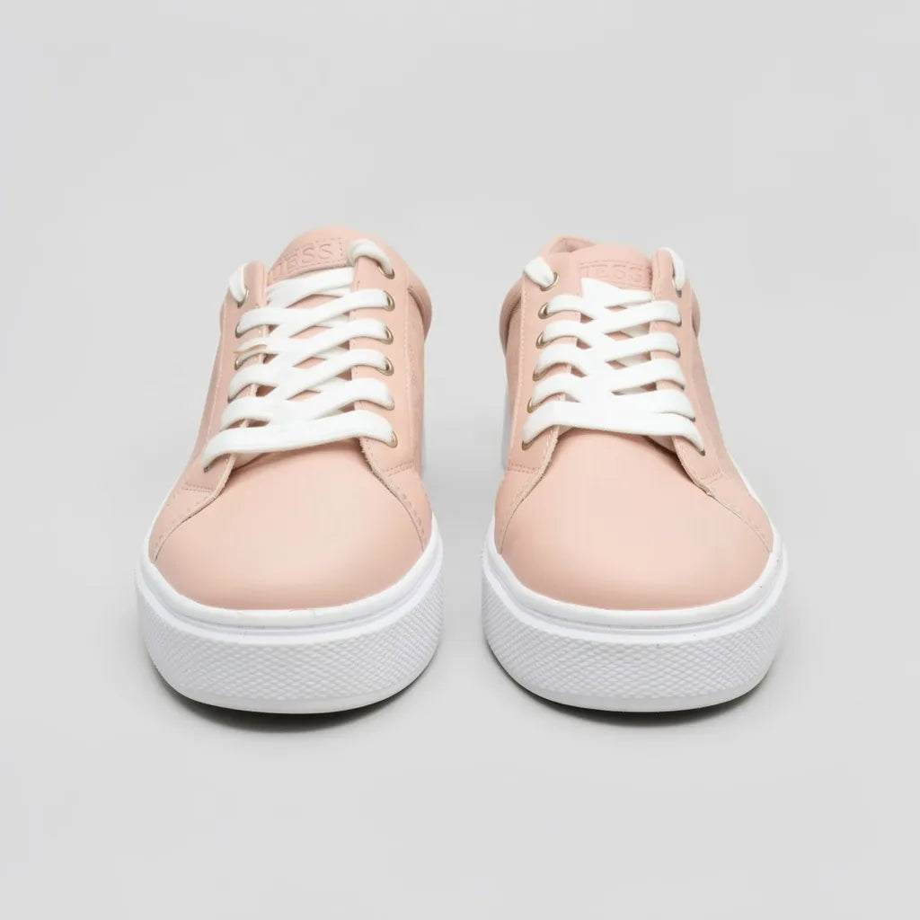 Guess Tenis Plataforma Rosado Estampado G Dorado Lateral Suela Blanca | Photo Studio AI | 5