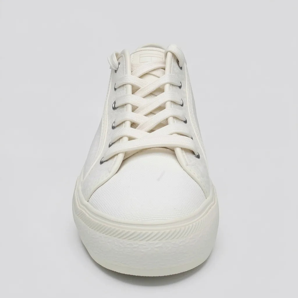 Tommy Tenis Moderno Crema Textura N/A Lateral Suela Crema | Photo Studio AI | 3