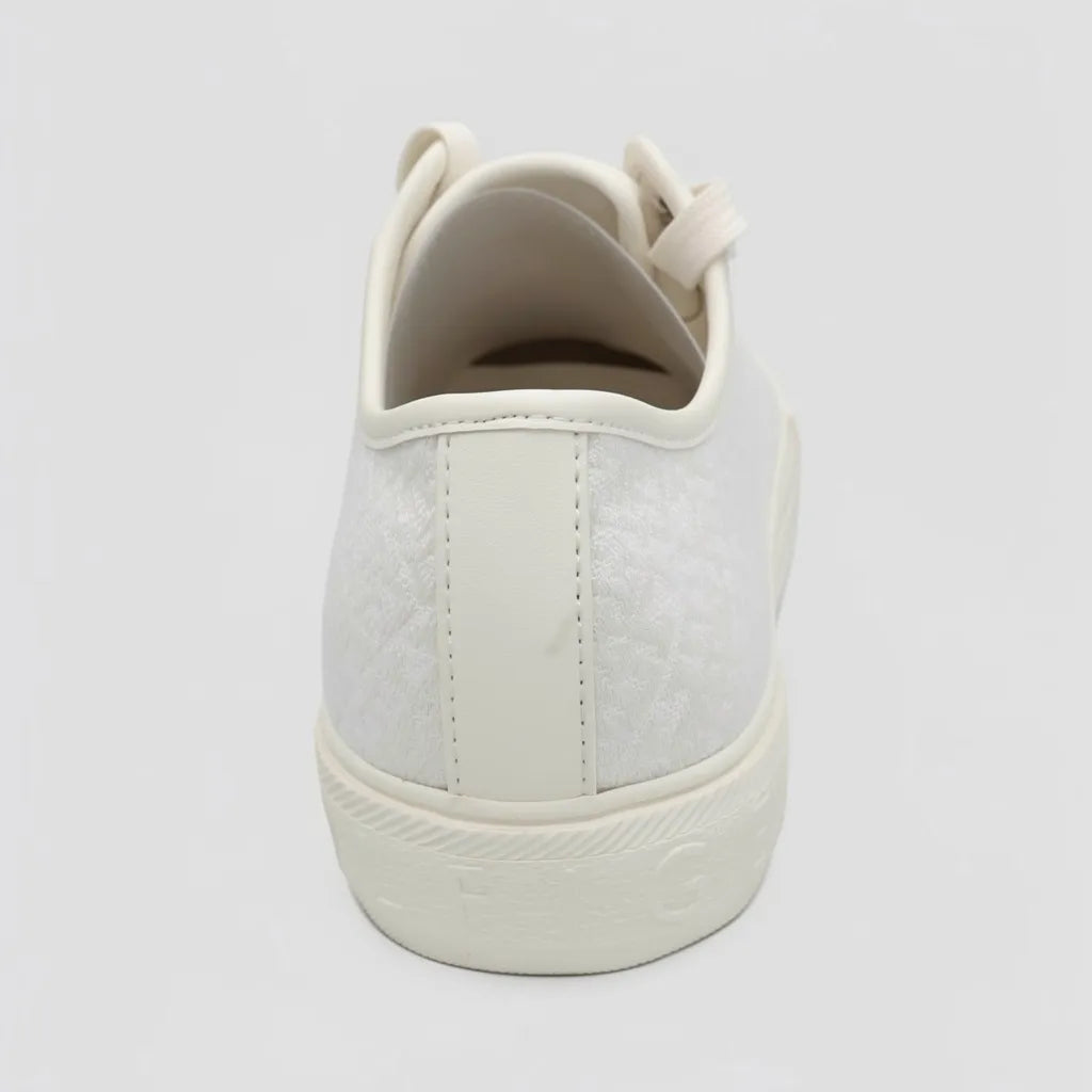 Tommy Tenis Moderno Crema Textura N/A Lateral Suela Crema | Photo Studio AI | 4