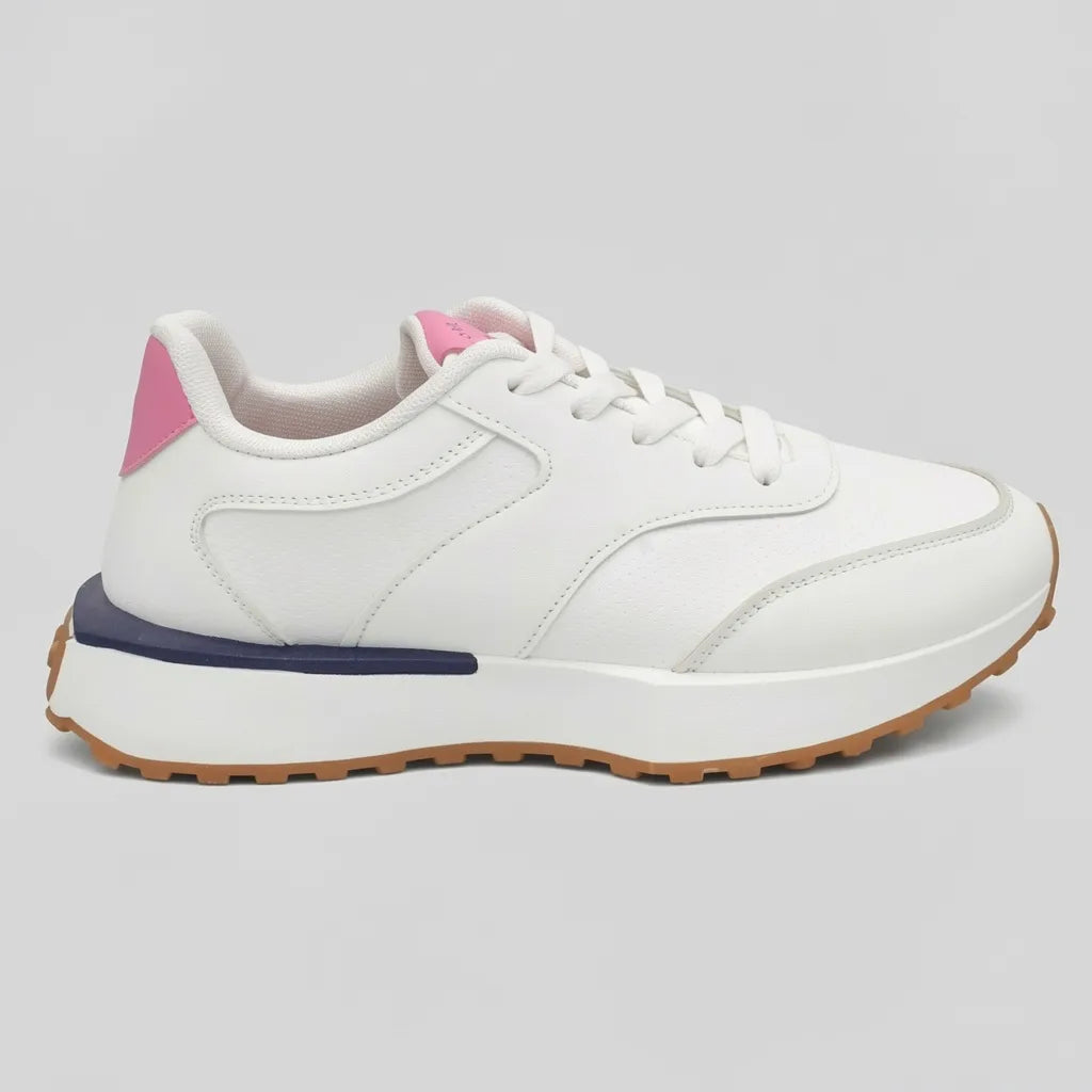 Polo Plataforma Deportivo/ Casual Blanco Detalles Rosado Lengüeta y Talón Suela Blanca/ café | Photo Studio AI | 1