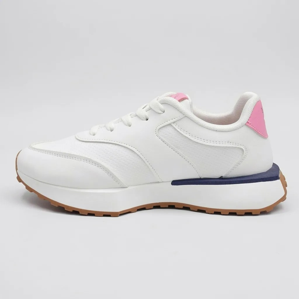 Polo Plataforma Deportivo/ Casual Blanco Detalles Rosado Lengüeta y Talón Suela Blanca/ café | Photo Studio AI | 2