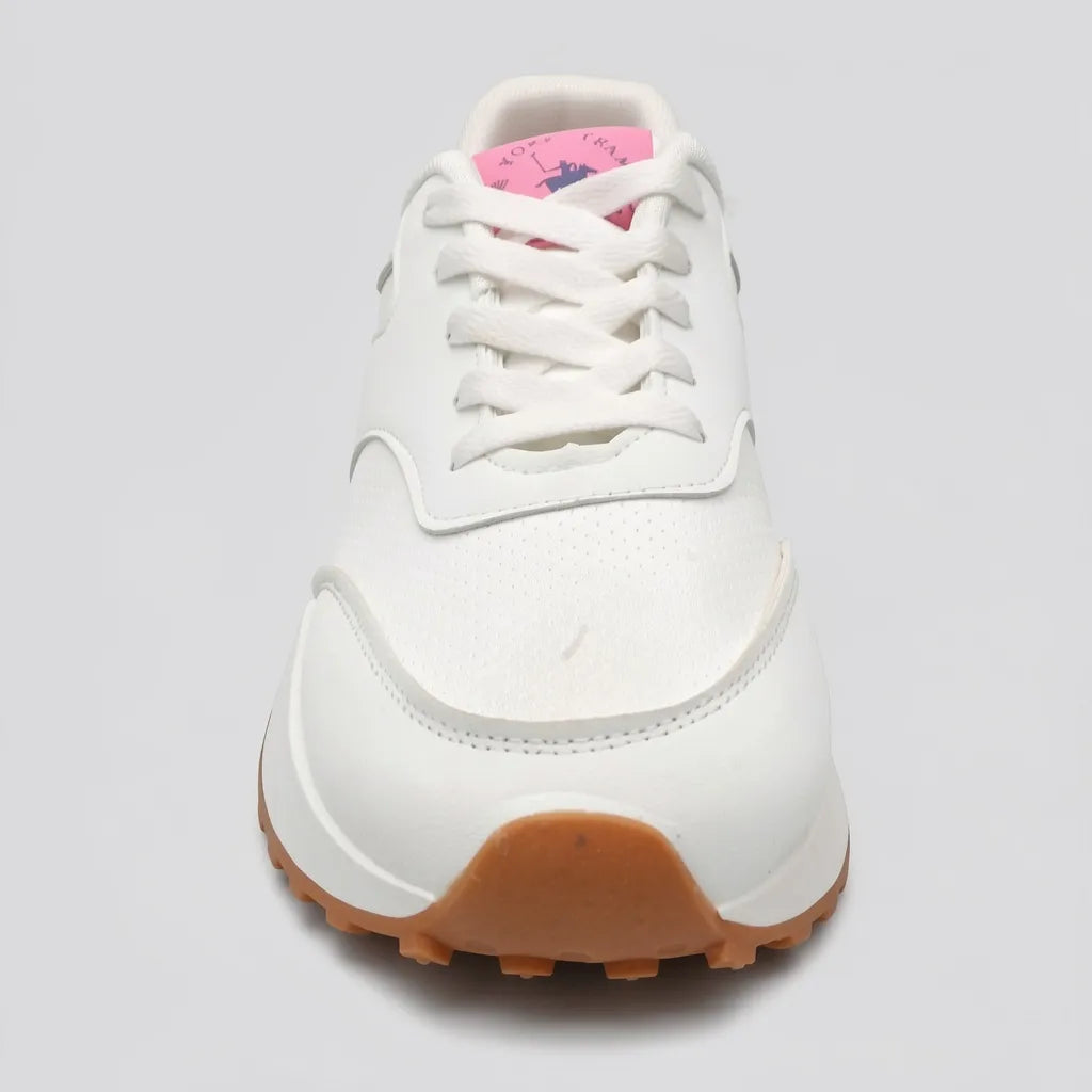 Polo Plataforma Deportivo/ Casual Blanco Detalles Rosado Lengüeta y Talón Suela Blanca/ café | Photo Studio AI | 3