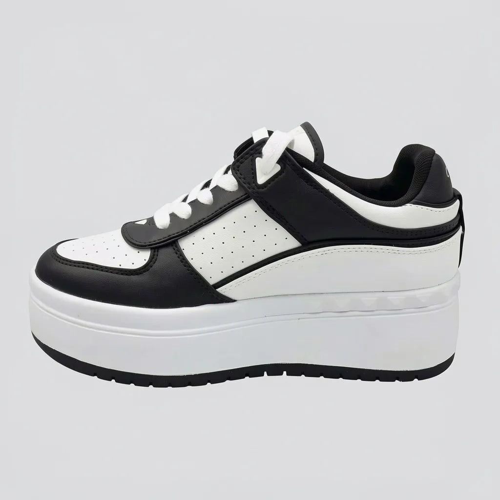 Guess Plataforma Moderno Blanco Detalles Negro Todo Suela Blanca/ negro | Photo Studio AI | 1