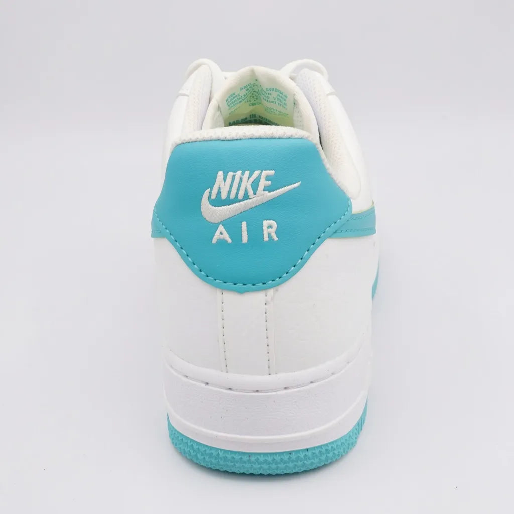 Nike Tenis Plataforma Blanco Franjas / Lineas Turquesa Lateral y Talón Suela Blanca/Turquesa | Photo Studio AI | 2